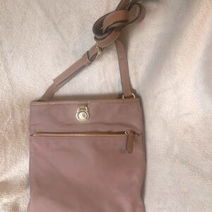 Michael Kors Kempton Crossbody Small Bag. Neutral/ brown